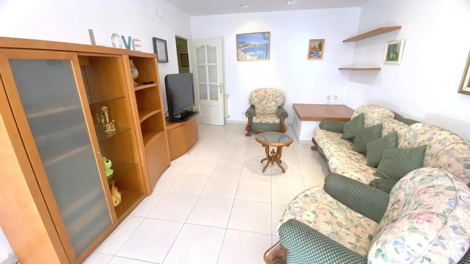 Dr Arruga Apartment Roses
