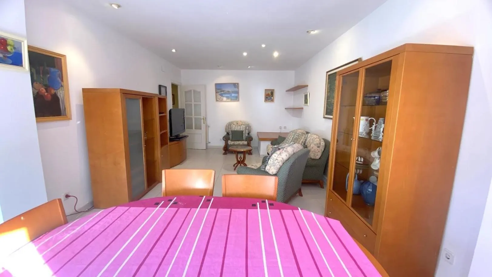 Dr Arruga Apartment Roses