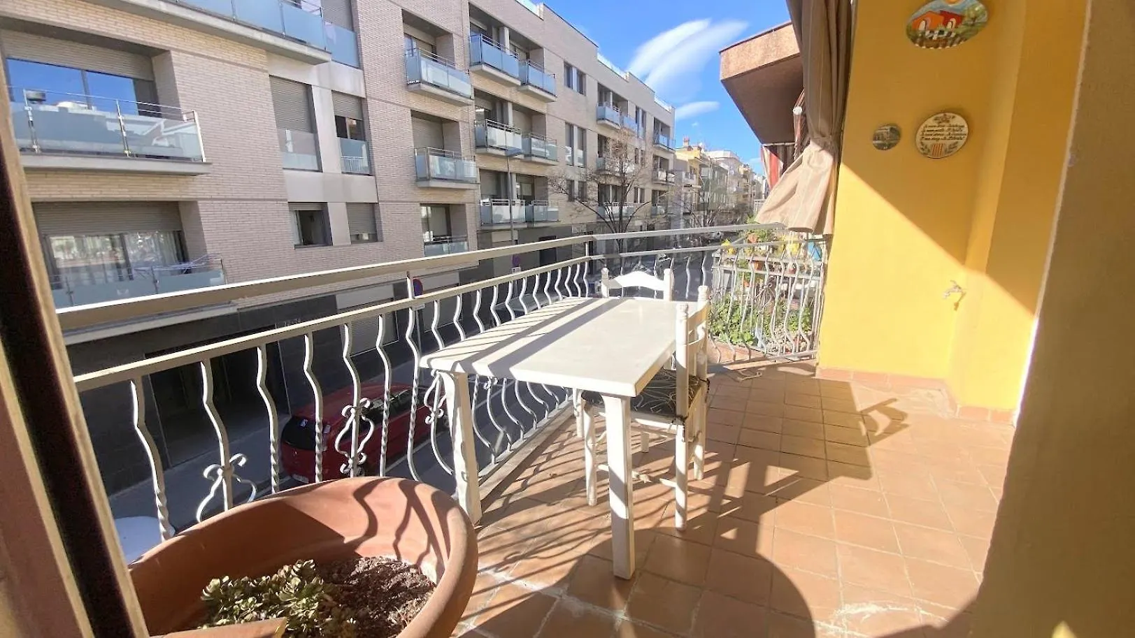 Dr Arruga Apartment Roses